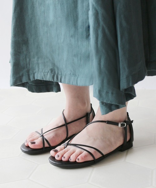 Fin（フィン）の「ストラップトングサンダル【低反発スポンジ入り】（サンダル・レディース・アイボリー/ブラック・22.5cm/23cm/23.5cm/24cm/24.5cm/25cm）」の12枚目の写真
