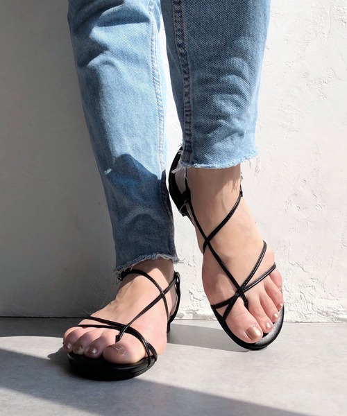 Fin（フィン）の「ストラップトングサンダル【低反発スポンジ入り】（サンダル・レディース・アイボリー/ブラック・22.5cm/23cm/23.5cm/24cm/24.5cm/25cm）」の20枚目の写真