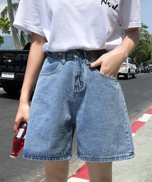 emi+（エミプラス）の「カラーデニムショートパンツ（デニムパンツ・レディース・ライトブルー/ブラック/ブルー/アイボリー・S/M/L）」の3枚目の写真