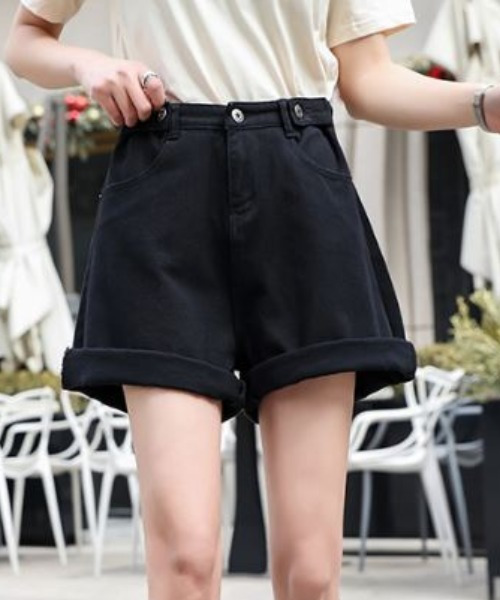 emi+（エミプラス）の「カラーデニムショートパンツ（デニムパンツ・レディース・ライトブルー/ブラック/ブルー/アイボリー・S/M/L）」の14枚目の写真