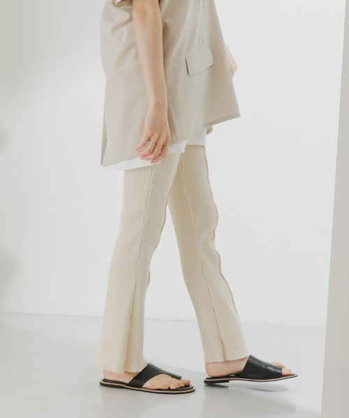 KBF(ケイビーエフ)の「メローリブフレアパンツ(その他パンツ・レディース・アイボリー/グリーン/ベージュ・ONE)」の2枚目の写真