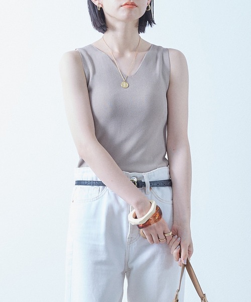ECRIRE（エクリール）の「Vネックニットタンク（タンクトップ・レディース・ブラウン/グレー/オフホワイト・フリー）」の3枚目の写真