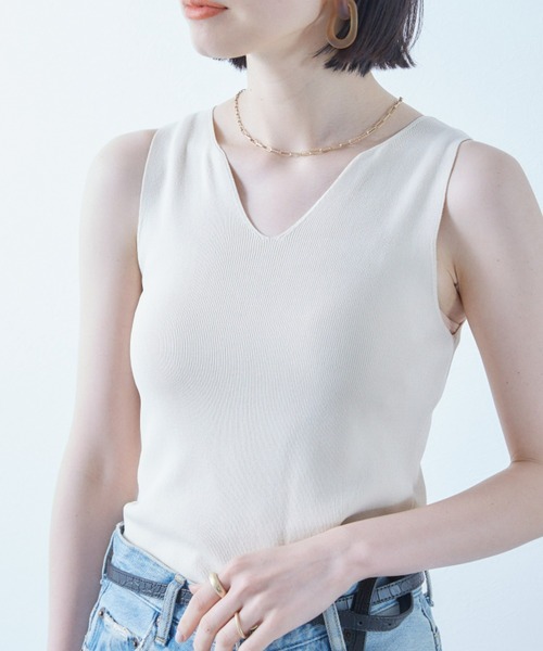 ECRIRE（エクリール）の「Vネックニットタンク（タンクトップ・レディース・ブラウン/グレー/オフホワイト・フリー）」の2枚目の写真
