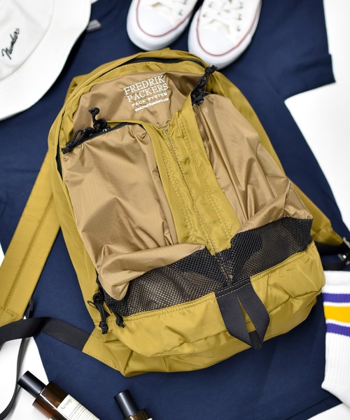 FREDRIK PACKERS(フレドリックパッカーズ)の「【FREDRIK PACKERS】70D + 210D ROOMY TWINS BACK PACK(バックパック/リュック・レディース・ブラック/カーキ・FREE)」の3枚目の写真
