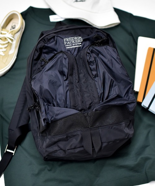 FREDRIK PACKERS(フレドリックパッカーズ)の「【FREDRIK PACKERS】70D + 210D ROOMY TWINS BACK PACK(バックパック/リュック・レディース・ブラック/カーキ・FREE)」の4枚目の写真