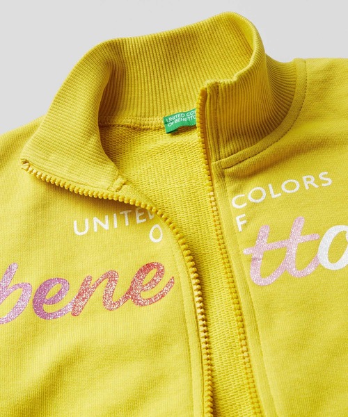 BENETTON (UNITED COLORS OF BENETTON)（ベネトンユナイテッドカラーズオブベネトン）の「キッズグリッターロゴジッパースウェットカーディガン（カーディガン/ボレロ・キッズ・マスタード/レッド・SMALL/X-LARGE/MEDIUM/XX-LARGE/LARGE/X-SMALL）」の4枚目の写真