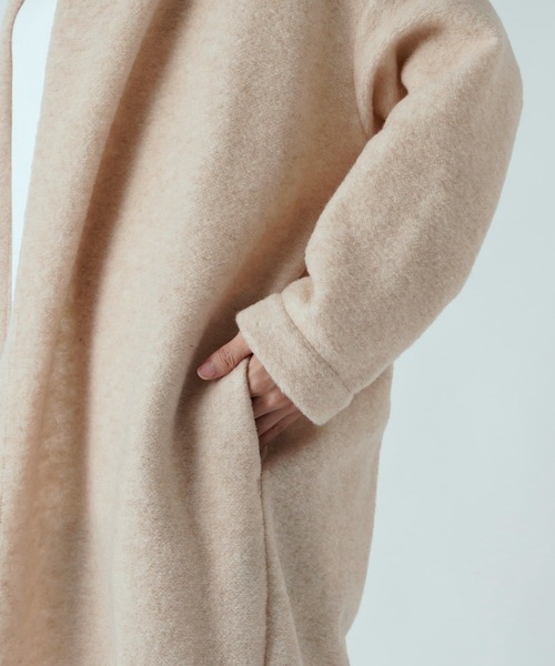 RIVE DROITE(リヴドロワ)の「大人の優雅さを引き出す イタリアンスライバーガウンコート(ノーカラージャケット・レディース・チャコールグレー/ライトベージュ/オフホワイト・FREE)」の6枚目の写真