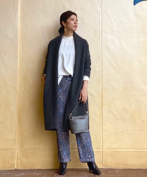 RIVE DROITE(リヴドロワ)の「大人の優雅さを引き出す イタリアンスライバーガウンコート(ノーカラージャケット・レディース・チャコールグレー/ライトベージュ/オフホワイト・FREE)」の14枚目の写真