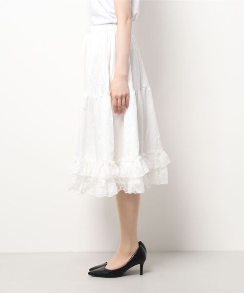 axes femme（アクシーズファム）の「レースフリルミディペチＳＫ（スカート・レディース・ホワイト/ブラック/キナリ・MEDIUM）」の5枚目の写真