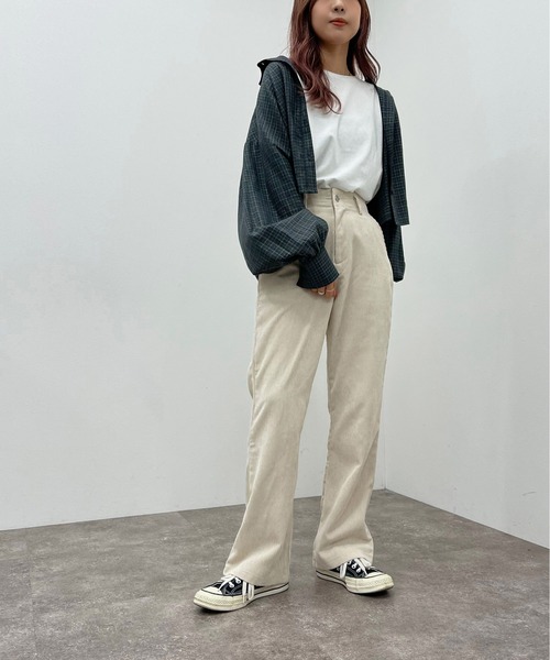 apres jour mignon(アプレジュールミニョン)の「コーデュロイフレアパンツ【ZOZOTOWN限定アイテム】(その他パンツ・レディース・アイボリー/オレンジ/ダークグリーン/グリーン/マスタード・MEDIUM/SMALL/X-LARGE)」の19枚目の写真