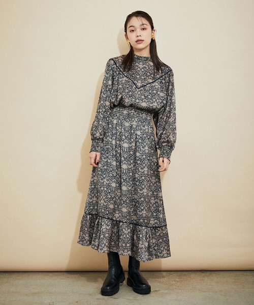 MADEMOISELLE ROPE'(マドモアゼル ロペ)の「【セットアップ対応】ボタニカルフラワーティアードスカート(スカート・レディース・ブルー系その他/レッド系その他2・38)」の9枚目の写真