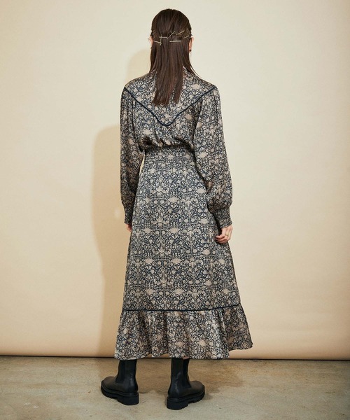 MADEMOISELLE ROPE'(マドモアゼル ロペ)の「【セットアップ対応】ボタニカルフラワーティアードスカート(スカート・レディース・ブルー系その他/レッド系その他2・38)」の17枚目の写真