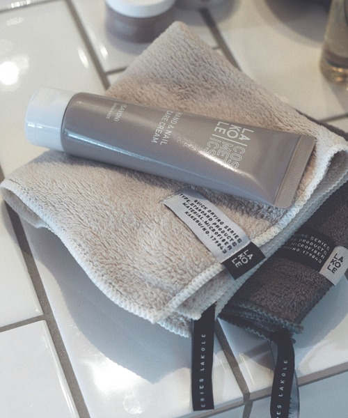 LAKOLE（ラコレ）の「クイックドライハンドタオル / 235567（タオル・レディース・アイボリー/チャコール・FREE）」の2枚目の写真