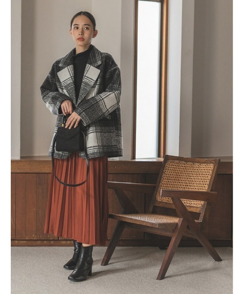 fifth（フィフス）の「プチハイふんわりニットセットアップ（セットアップ・レディース・アイボリー/イエロー/ブラック・MEDIUM）」の4枚目の写真