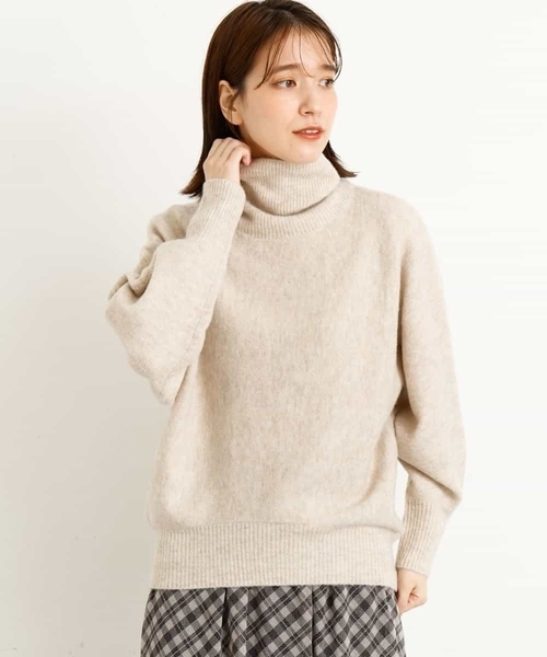 MK MICHEL KLEIN（エムケーミッシェルクラン）の「タートルネック カラーニット/洗える（ニット/セーター・レディース・ホワイト/ライトグレー/ベージュ/オリーブ/グリーン/ラベンダー/レモンイエロー・38）」の4枚目の写真