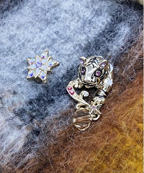 ANNA SUI（アナスイ）の「虎+星モチーフピアス（ピアス（両耳用