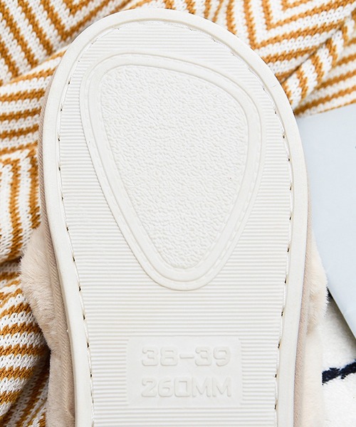 TeddyShop（テディショップ）の「レディース ふんわりあたたかフェイクファースリッパ（ルームシューズ/スリッパ・レディース・ブラック/グレー/ピンクベージュ・23cm/24cm/25cm）」の4枚目の写真