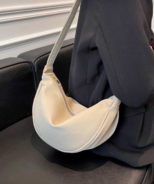 MANGROVE（マングローブ）の「スエードタッチワンショルダーバッグ（ショルダーバッグ・レディース・ブラック/ベージュ/ブラウン・FREE）」の2枚目の写真