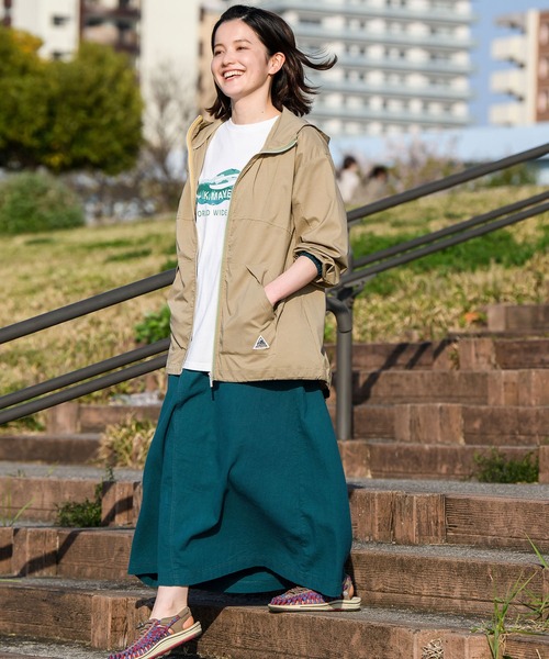 KRIFF MAYER Lady's Collection（クリフメイヤーレディースコレクション）の「さらさらエアーフードJK（ナイロンジャケット・レディース・カラフル/レンガ/パープル/ベージュ/グリーン/チャコール/その他5・MEDIUM/LARGE）」の11枚目の写真