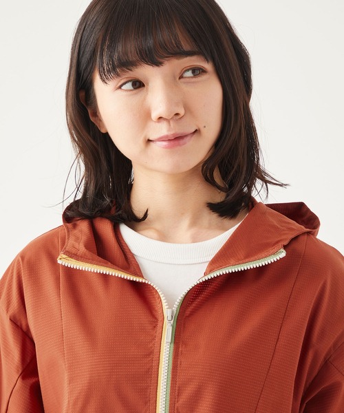 KRIFF MAYER Lady's Collection（クリフメイヤーレディースコレクション）の「さらさらエアーフードJK（ナイロンジャケット・レディース・カラフル/レンガ/パープル/ベージュ/グリーン/チャコール/その他5・MEDIUM/LARGE）」の17枚目の写真