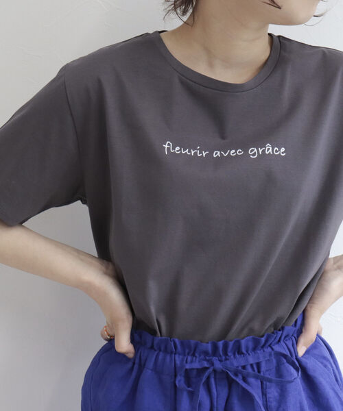 fredy emue（フレディエミュ）の「シルケットちびロゴTシャツ（Tシャツ/カットソー・レディース・オフホワイト/チャコールグレー・38）」の3枚目の写真