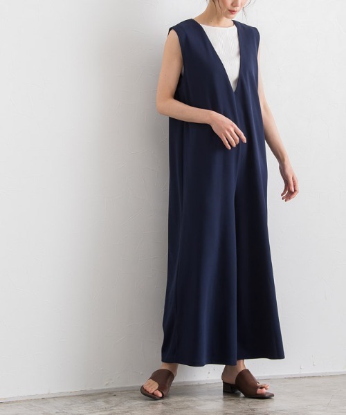 Pierrot（ピエロ）の「ペアスキンVネックオールインワン（サロペット/オーバーオール・レディース・ブラック/カーキ/ネイビー・M/L）」の10枚目の写真