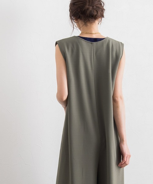 Pierrot（ピエロ）の「ペアスキンVネックオールインワン（サロペット/オーバーオール・レディース・ブラック/カーキ/ネイビー・M/L）」の5枚目の写真