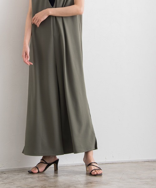 Pierrot（ピエロ）の「ペアスキンVネックオールインワン（サロペット/オーバーオール・レディース・ブラック/カーキ/ネイビー・M/L）」の8枚目の写真