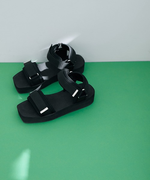 ADAM ET ROPE'（アダムエロペ）の「厚底ベルクロスポサン（サンダル