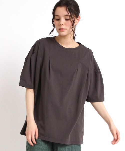 RNA-N(アールエヌエーエヌ)の「M1876 タックデザインプルオーバー(Tシャツ/カットソー・レディース・グリーン/スミクロ/ベージュ・MEDIUM)」の2枚目の写真