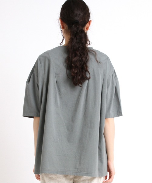RNA-N(アールエヌエーエヌ)の「M1876 タックデザインプルオーバー(Tシャツ/カットソー・レディース・グリーン/スミクロ/ベージュ・MEDIUM)」の5枚目の写真