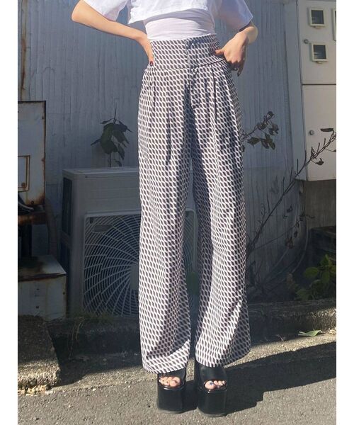 EMODA（エモダ）の「スーパーハイウエストワイドパンツ（その他パンツ・レディース・ブラック/ブルー/その他・SMALL/MEDIUM）」の4枚目の写真