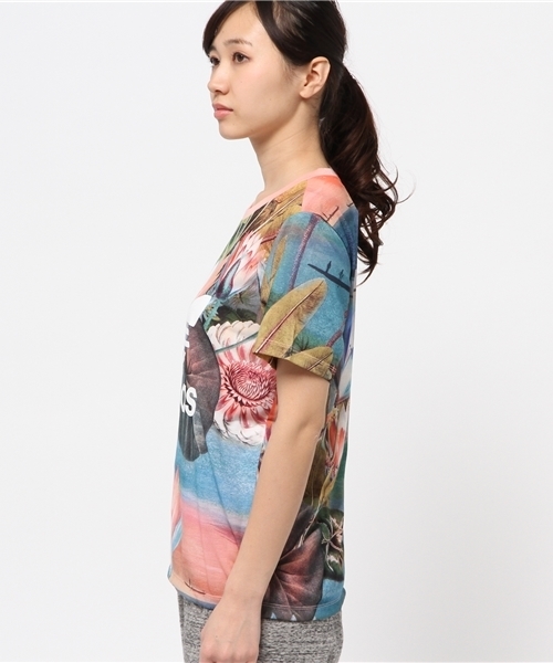 アディダス　オリジナルス×ザ・ファーム・カンパニー Tシャツ adidas Originals（アディダスオリジナルス）の「ウィメンズ