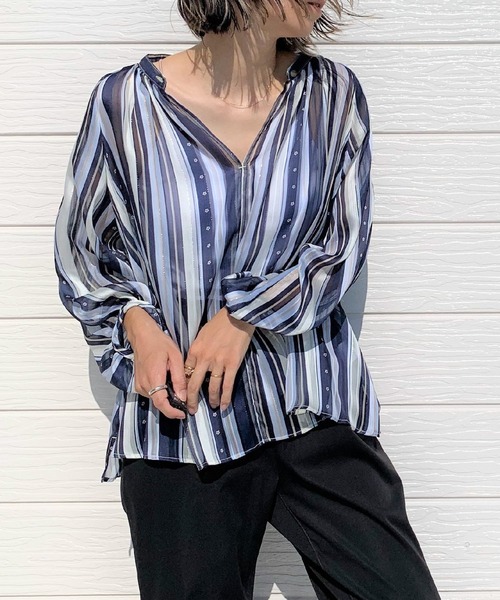 Q（キュー）の「ラメストライプエアシャイン（シャツ/ブラウス・レディース・ブルー系その他/レッド系その他・MEDIUM）」の2枚目の写真