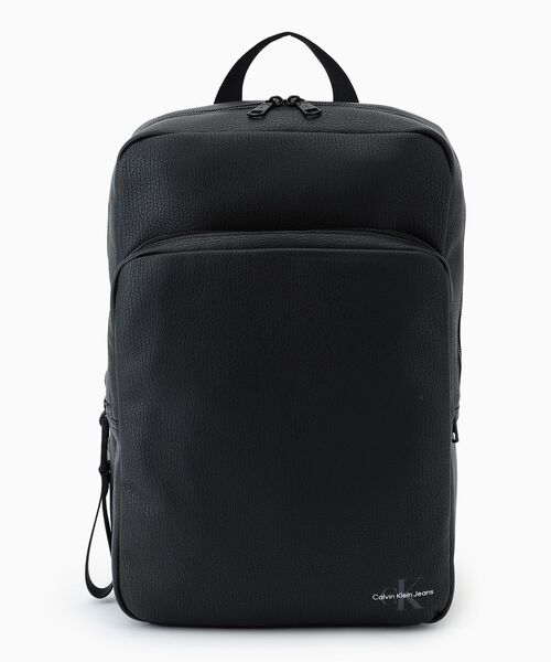 Calvin Klein(カルバン・クライン)の「モノグラム スリムスクエア バックパック(バックパック/リュック・メンズ・ブラック・FREE)」の2枚目の写真