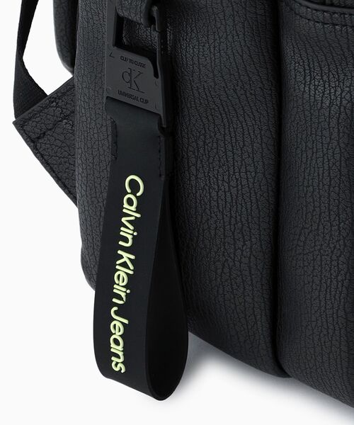 Calvin Klein(カルバン・クライン)の「モノグラム スリムスクエア バックパック(バックパック/リュック・メンズ・ブラック・FREE)」の7枚目の写真