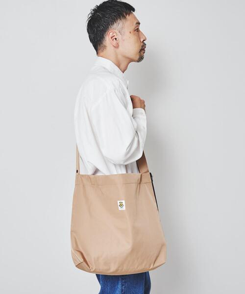 coen（コーエン）の「WILD WALLETS(ワイルドウォレット)別注サイドジップトートバッグ（ショルダーバッグ・メンズ・ブラック/ベージュ・FREE）」の8枚目の写真