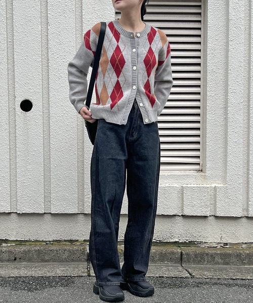 Jewelobe(ジュエローブ)の「アーガイルクルーネックニットカーディガン(カーディガン/ボレロ・レディース・ブラウン/グレー/ブラック・FREE)」の3枚目の写真