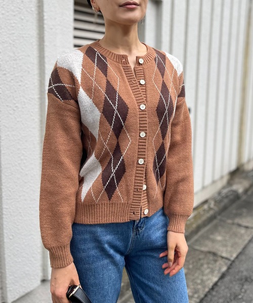 Jewelobe(ジュエローブ)の「アーガイルクルーネックニットカーディガン(カーディガン/ボレロ・レディース・ブラウン/グレー/ブラック・FREE)」の17枚目の写真