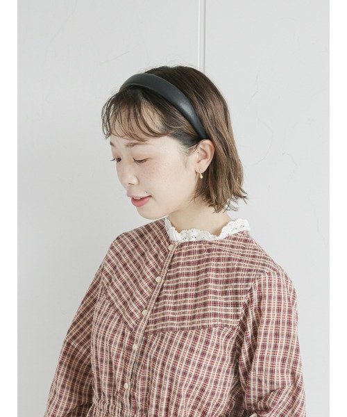 ehka sopo(エヘカソポ)の「フェイクレザーカチューシャ(カチューシャ・レディース・ブラック/オフホワイト/キャメル・フリ-)」の3枚目の写真
