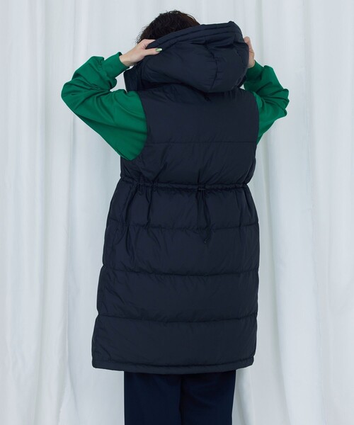 Firsthand(ファーストハンド)の「FIRST DOWN × Firsthand/ファーストダウン 別注Recycled Down Hooded Vest / リサイクルダウンフーデッドベスト(ダウンベスト・レディース・ブラック/オフホワイト・FREE)」の3枚目の写真