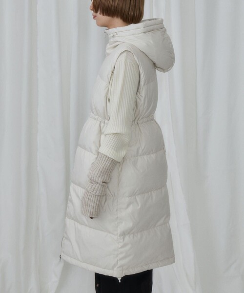 Firsthand(ファーストハンド)の「FIRST DOWN × Firsthand/ファーストダウン 別注Recycled Down Hooded Vest / リサイクルダウンフーデッドベスト(ダウンベスト・レディース・ブラック/オフホワイト・FREE)」の10枚目の写真