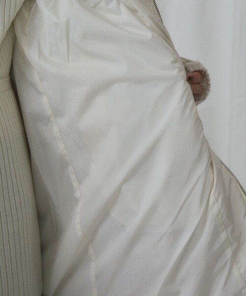 Firsthand(ファーストハンド)の「FIRST DOWN × Firsthand/ファーストダウン 別注Recycled Down Hooded Vest / リサイクルダウンフーデッドベスト(ダウンベスト・レディース・ブラック/オフホワイト・FREE)」の7枚目の写真