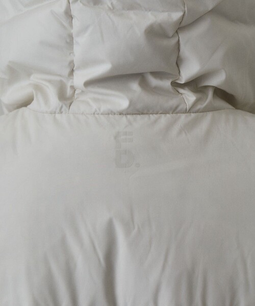 Firsthand(ファーストハンド)の「FIRST DOWN × Firsthand/ファーストダウン 別注Recycled Down Hooded Vest / リサイクルダウンフーデッドベスト(ダウンベスト・レディース・ブラック/オフホワイト・FREE)」の16枚目の写真