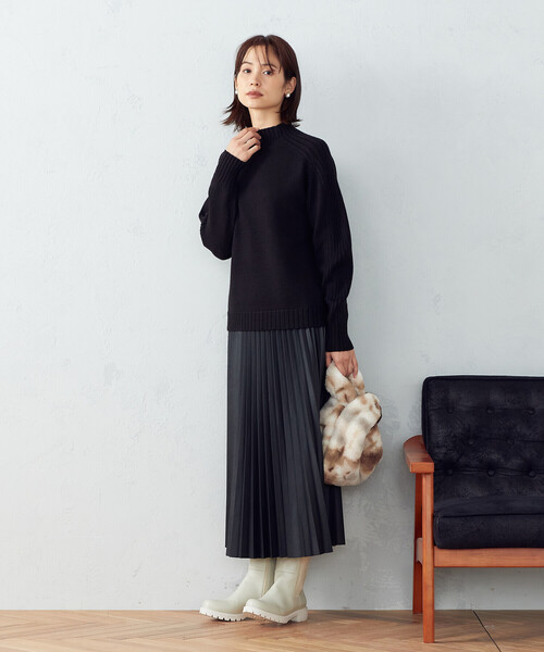 COMME CA ISM(コムサイズム)の「フェイクレザー プリーツスカート(スカート・レディース・ブラック/ベージュ/レンガ・MEDIUM/LARGE/SMALL)」の5枚目の写真
