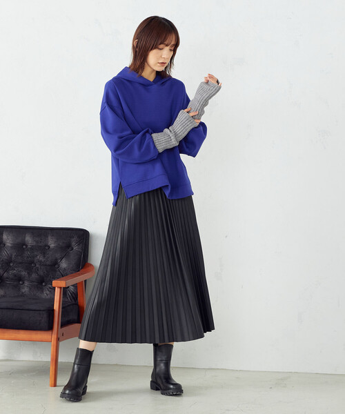 COMME CA ISM(コムサイズム)の「フェイクレザー プリーツスカート(スカート・レディース・ブラック/ベージュ/レンガ・MEDIUM/LARGE/SMALL)」の6枚目の写真