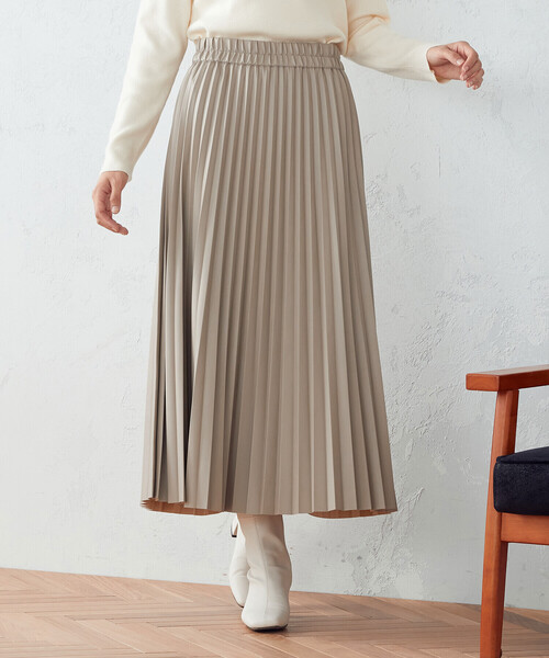 COMME CA ISM(コムサイズム)の「フェイクレザー プリーツスカート(スカート・レディース・ブラック/ベージュ/レンガ・MEDIUM/LARGE/SMALL)」の8枚目の写真