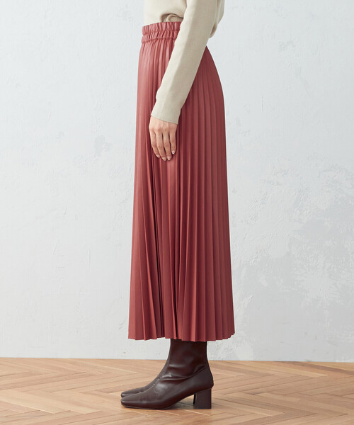 COMME CA ISM(コムサイズム)の「フェイクレザー プリーツスカート(スカート・レディース・ブラック/ベージュ/レンガ・MEDIUM/LARGE/SMALL)」の15枚目の写真