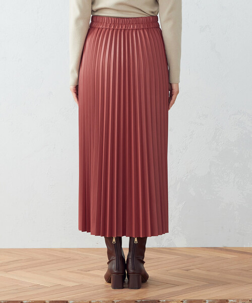 COMME CA ISM(コムサイズム)の「フェイクレザー プリーツスカート(スカート・レディース・ブラック/ベージュ/レンガ・MEDIUM/LARGE/SMALL)」の16枚目の写真