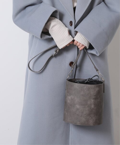 DOUBLE NAME(ダブルネーム)の「巾着ラウンド合皮BAG(ショルダーバッグ・レディース・オレンジ/スミクロ/イエロー×グリーン・FREE)」の2枚目の写真